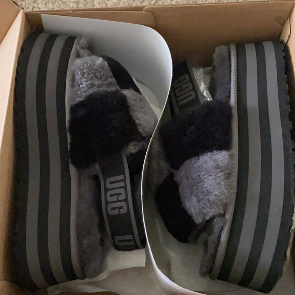 ✨LIKE NEW✨ UGG Disco Checker Slide